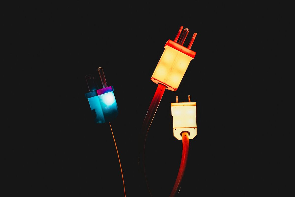 Material eléctrico en Cimatario